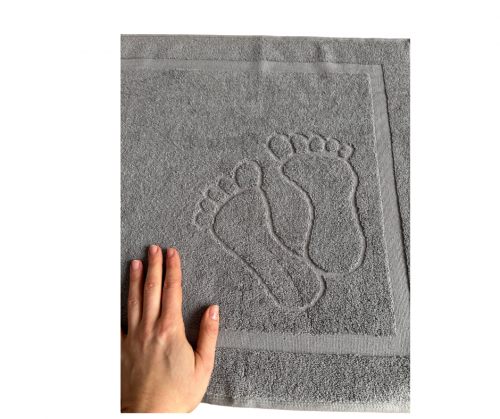 Hotelová kupelňová predložka - 50x70 cm - stopy - sivá